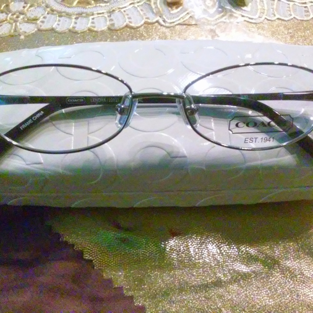 "COACH" designer eyeglasses - Picture 2 of 5